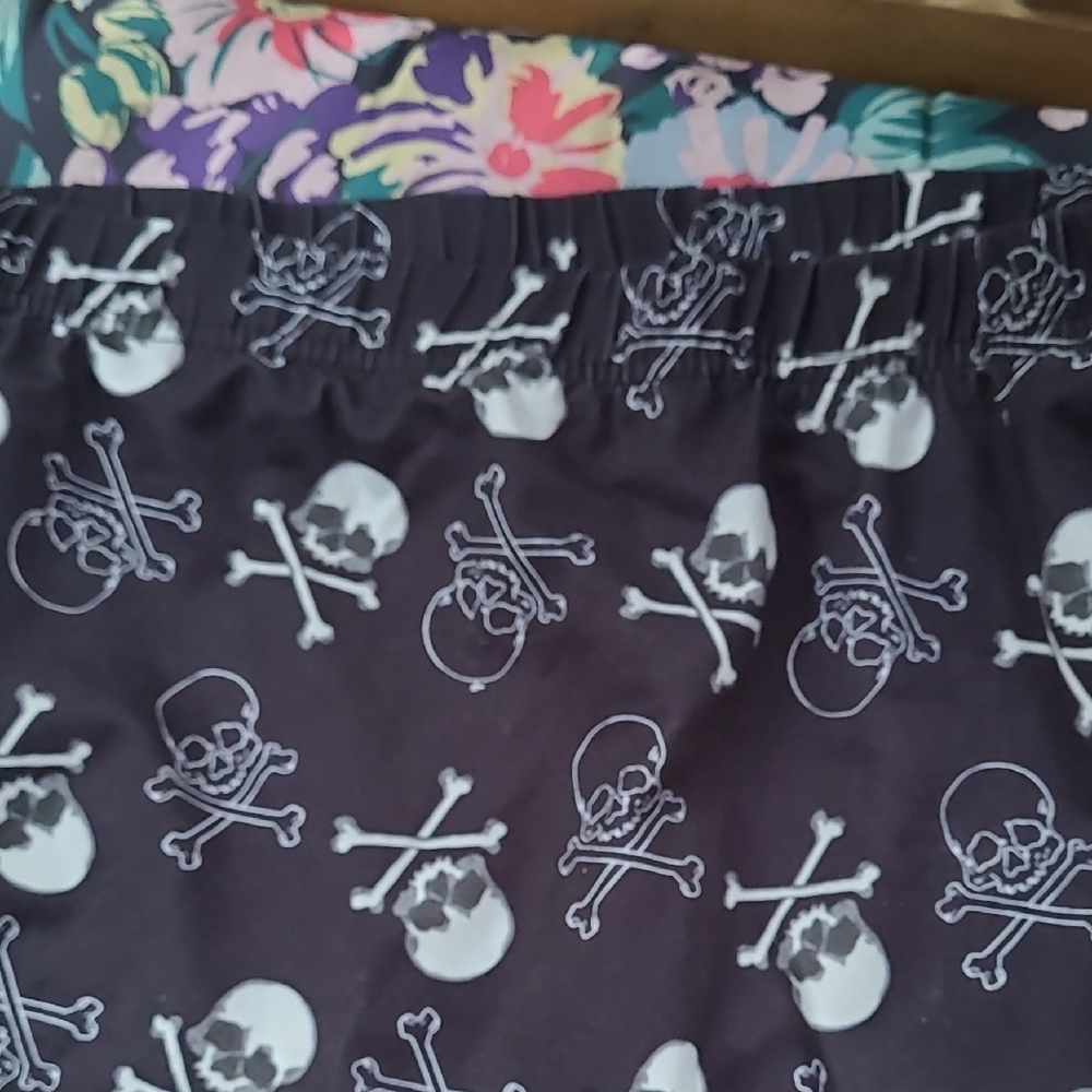 Plus Size Skeleton Capris - Picture 4 of 4